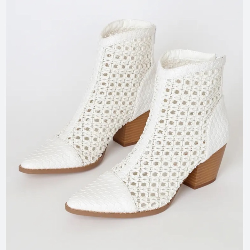 Caught Up White Woven Pointed-Toe Ankle 2 Inch Boots by Lulu’s- Size 8